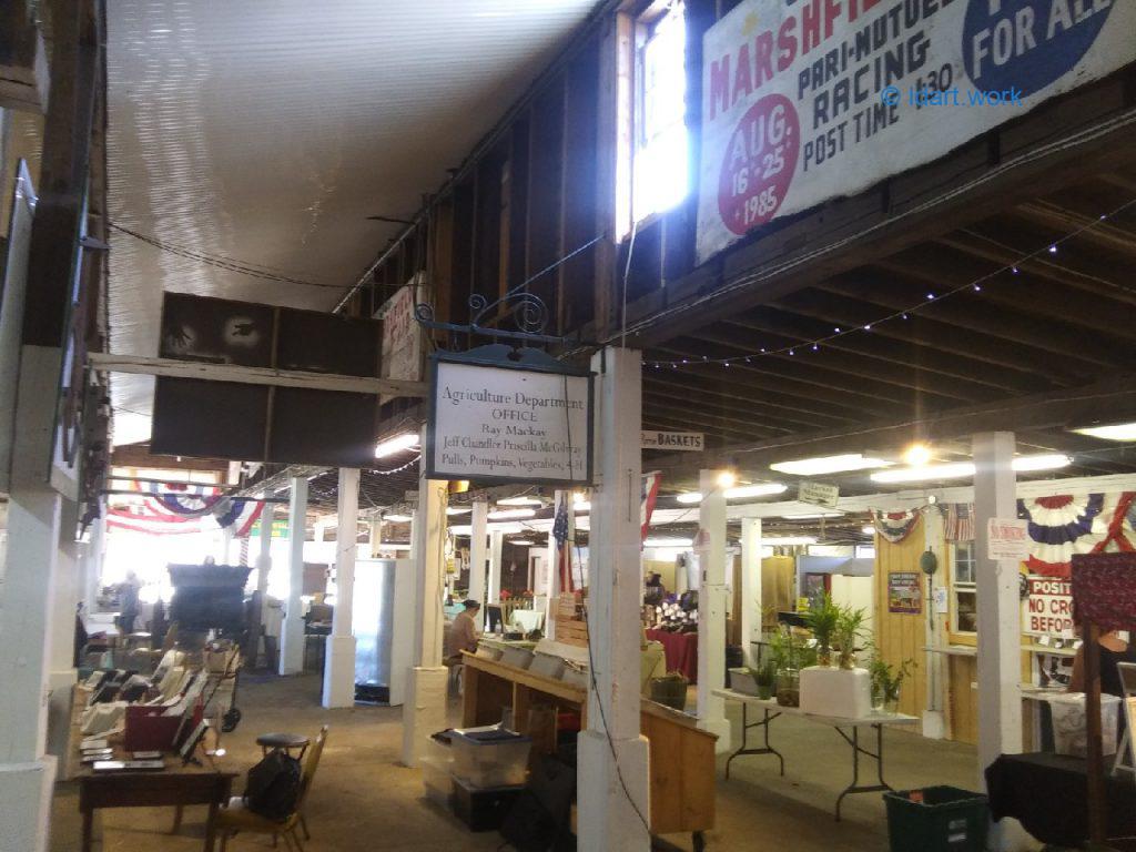A farmers 'market in an historic barn - Marché, Marshfield, MA 1 Marshfield farmers'market