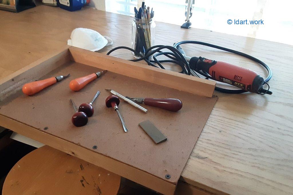 How long to make a print? Combien de temps pour une gravure? 4 Les outils du graveur en relief